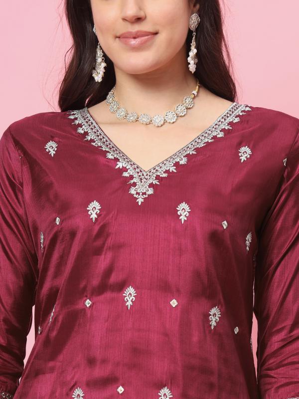 VP 9530 C Silk Blend Kurta and Trouser Set with Organza Dupatta